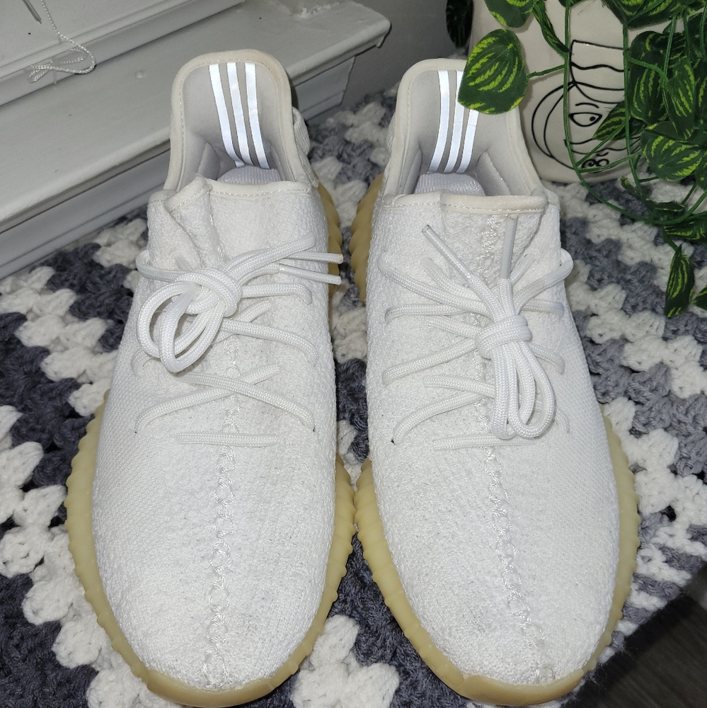 Adidas Yeezy Boost 350 V2 Size 7 Men in Cream and Tan, White and cream. Used.